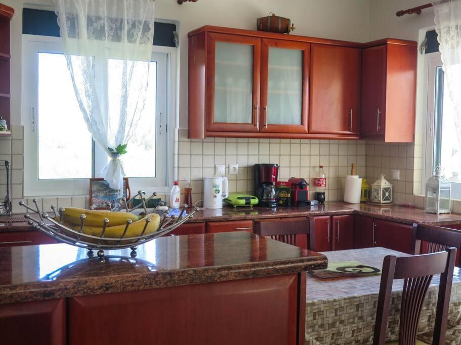 Villa Rania: Ευάερη Βίλα Με Θέα Τη Θάλασσα Ликсури Екстериор снимка