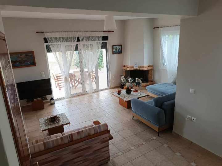 Villa Rania: Ευάερη Βίλα Με Θέα Τη Θάλασσα Ликсури Екстериор снимка