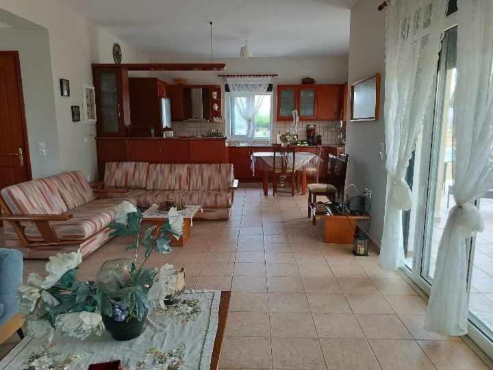 Villa Rania: Ευάερη Βίλα Με Θέα Τη Θάλασσα Ликсури Екстериор снимка
